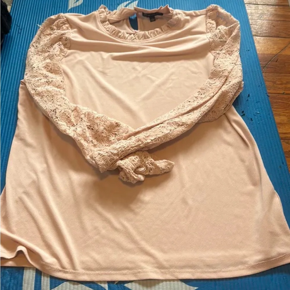 Adriane Papel soft pink shirt with lace
